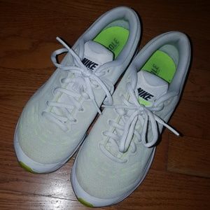 🛑TRADE🛑NIKES !!!SAVED FOR MARIA!!!